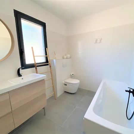 Vila Neuve Avec Piscine Chauffee