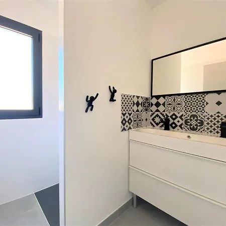 Neuve Avec Piscine Chauffee *