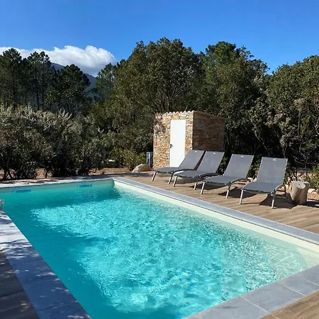 Vila Neuve Avec Piscine Chauffee