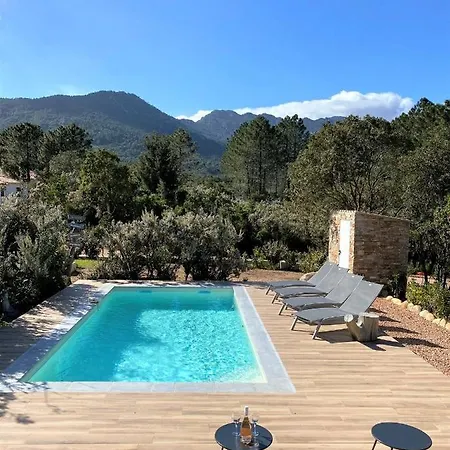 Vila Neuve Avec Piscine Chauffee