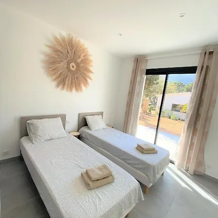 Neuve Avec Piscine Chauffee Vila *