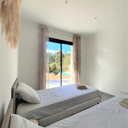 Neuve Avec Piscine Chauffee Villa